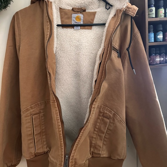 Women’s small carhartt jacket - Picture 3 of 3